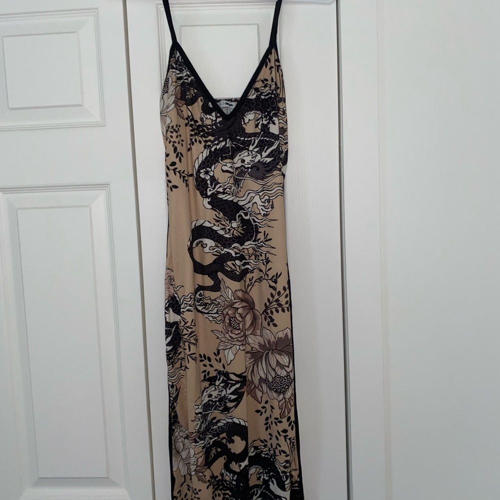 This is a M/L fashion nova dress I’ve only wore once On a hibachi night
